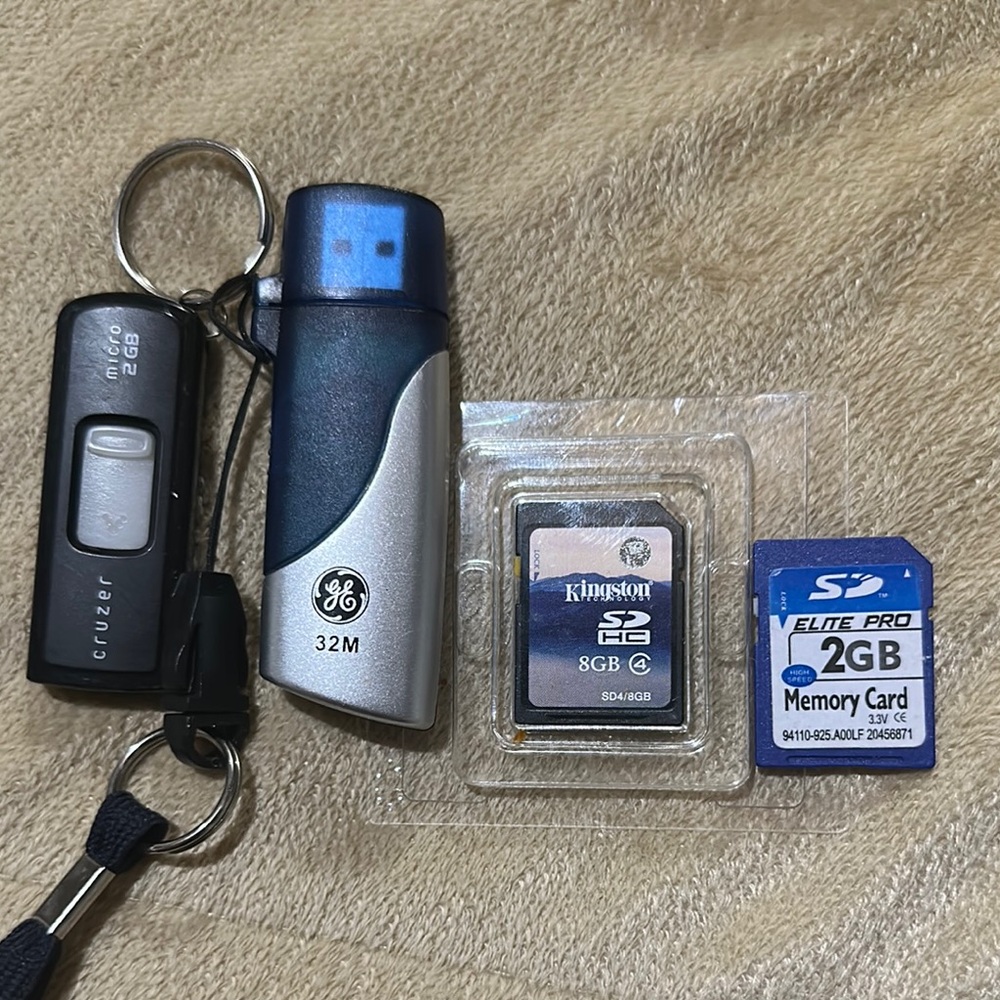 GE 32MB USB Drive and Kingston 8GB SD Card Set elite pro two GB sandisk 2gb